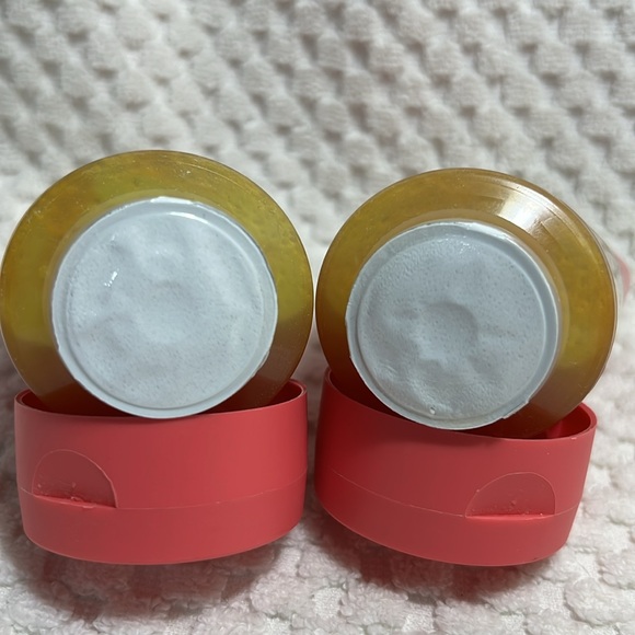 Bath and Body Works Strawberry Pound Cake Body Wash - Picture 4 of 4